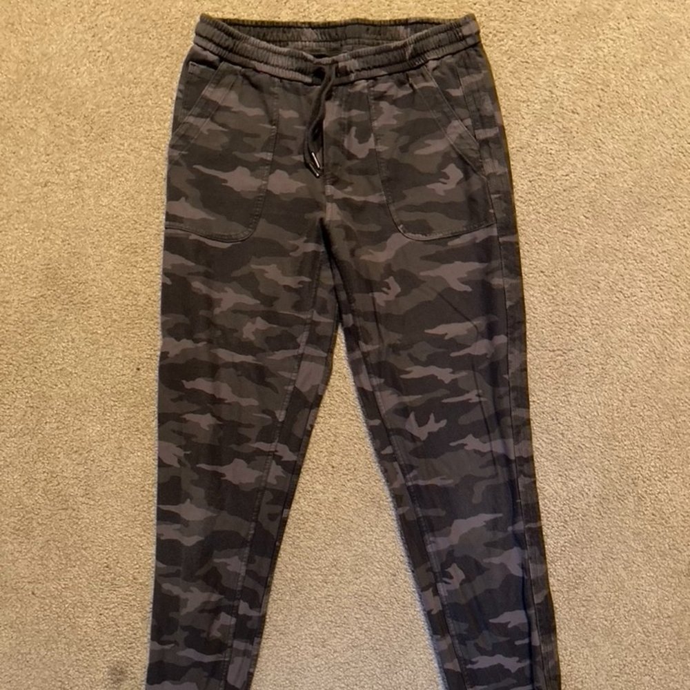 Athleta Camo Sweatpant Joggers